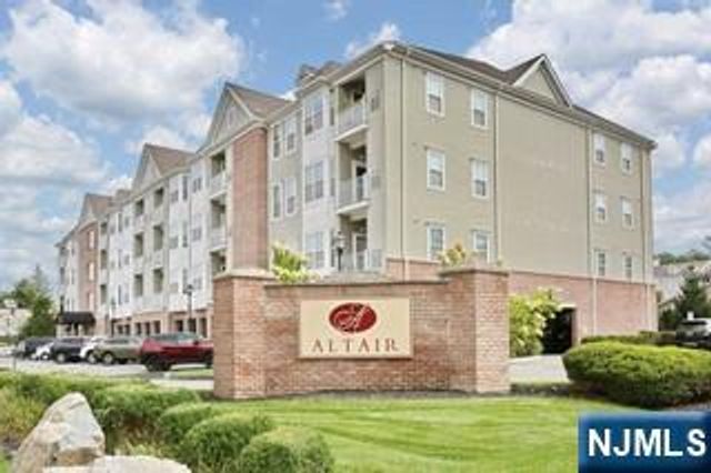 526 Bushes Lane, Elmwood Park, NJ 07407