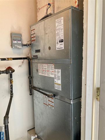 526 Bushes Lane, Elmwood Park, NJ 07407