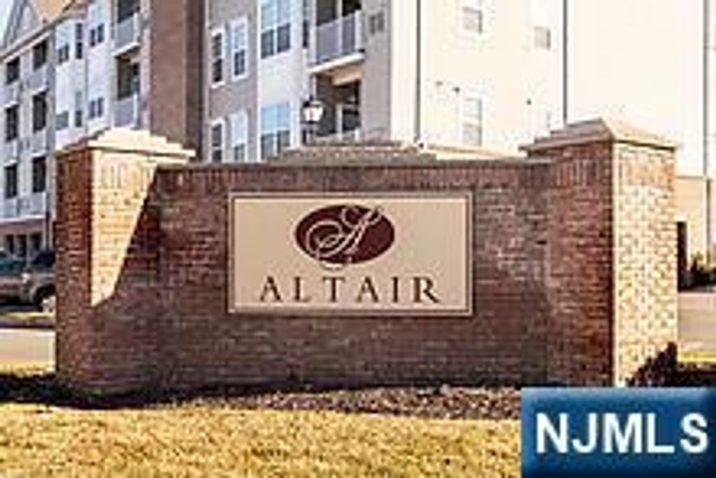 526 Bushes Lane, Elmwood Park, NJ 07407