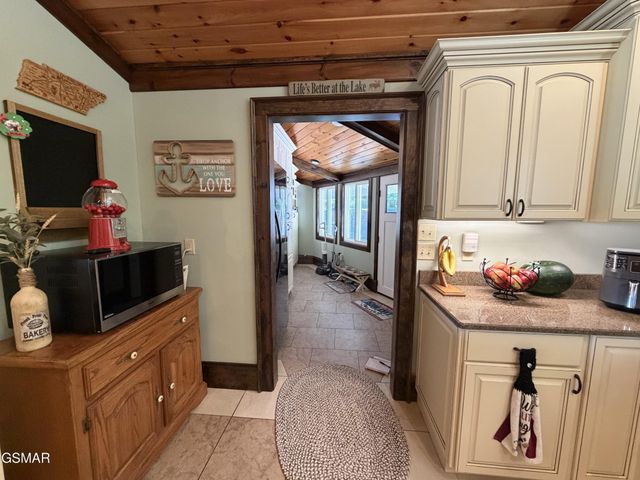 1910 Laramie Trail, Dandridge, TN 37725