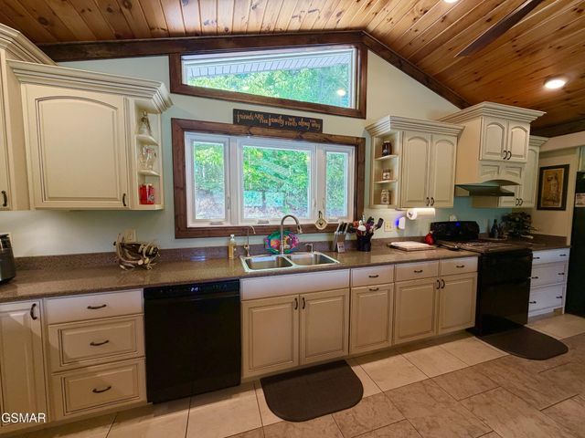 1910 Laramie Trail, Dandridge, TN 37725