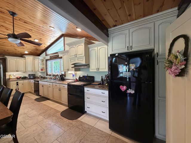 1910 Laramie Trail, Dandridge, TN 37725