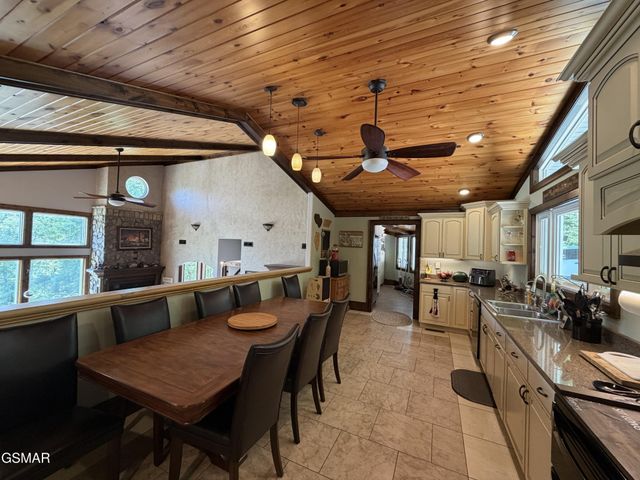 1910 Laramie Trail, Dandridge, TN 37725