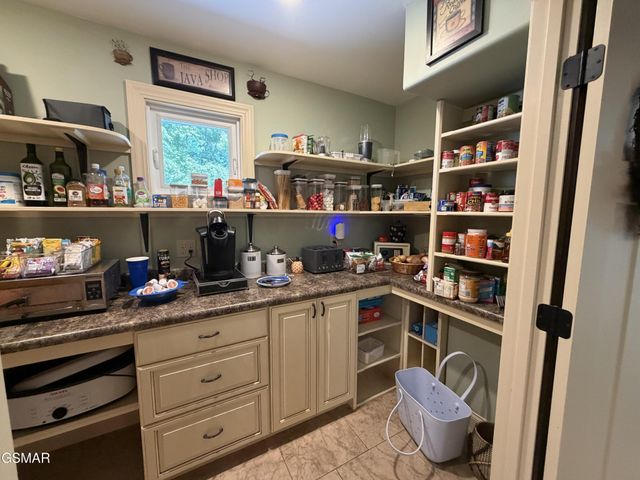 1910 Laramie Trail, Dandridge, TN 37725