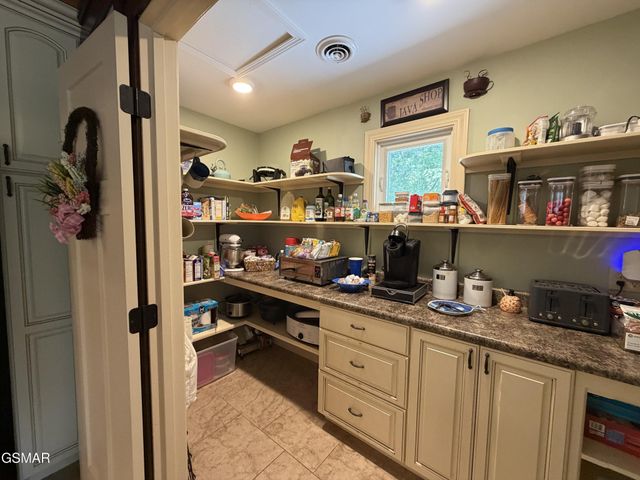 1910 Laramie Trail, Dandridge, TN 37725