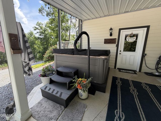 1910 Laramie Trail, Dandridge, TN 37725