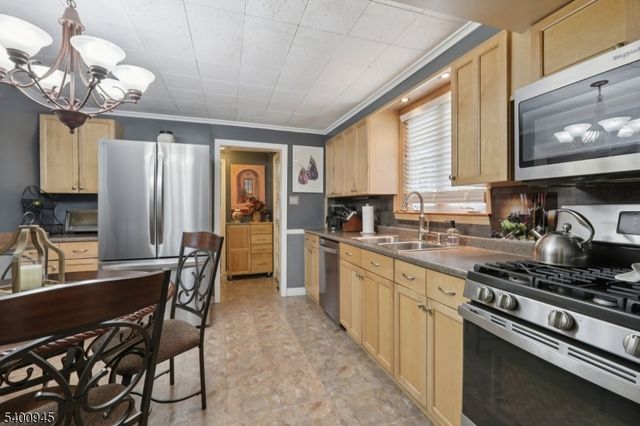 109 N 2Nd Ave, Highland Park Boro, NJ 08904