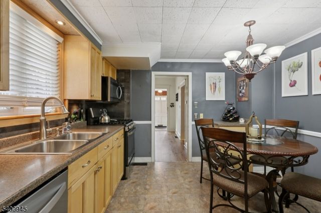 109 N 2Nd Ave, Highland Park Boro, NJ 08904