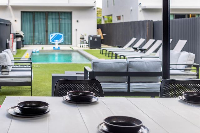 414 NW 52nd St, Miami, FL 33127