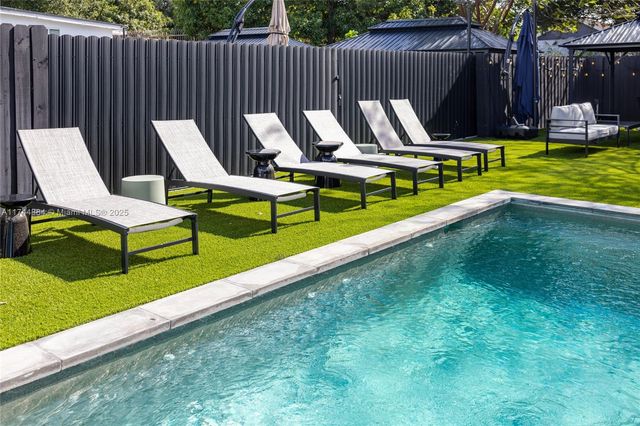 414 NW 52nd St, Miami, FL 33127