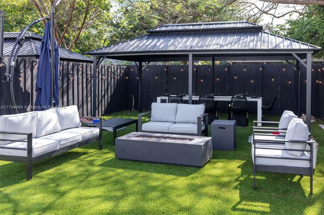 414 NW 52nd St, Miami, FL 33127