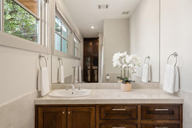 1907 McCall RD, Austin, TX 78703