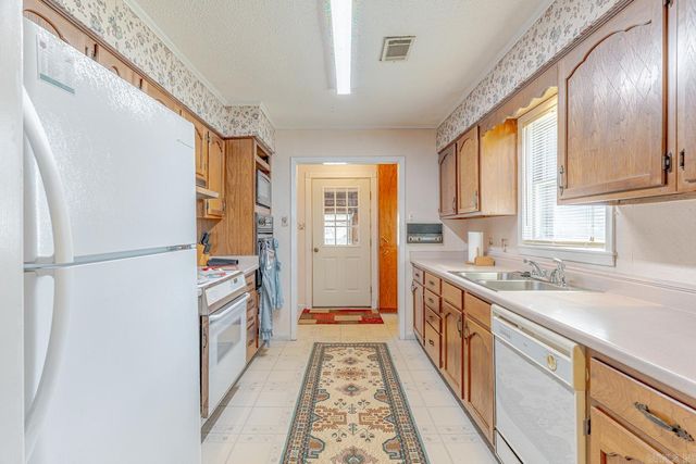 1505 Country Manor Lane, Jonesboro, AR 72404