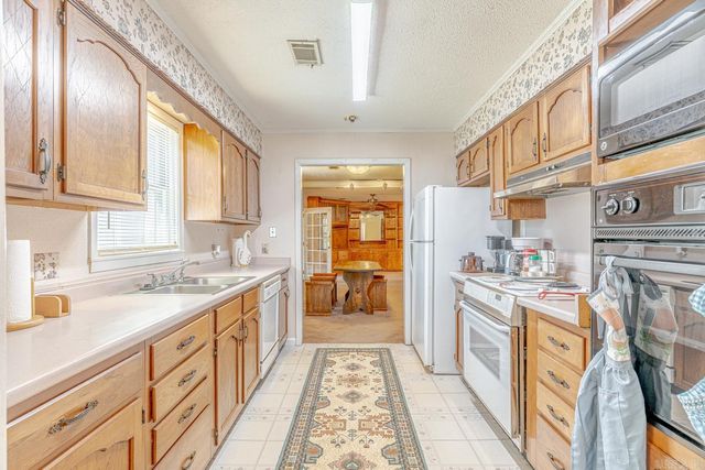 1505 Country Manor Lane, Jonesboro, AR 72404