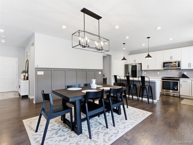 3861 Summit Drive, Sterling Heights, MI 48314