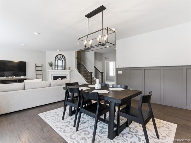 3861 Summit Drive, Sterling Heights, MI 48314