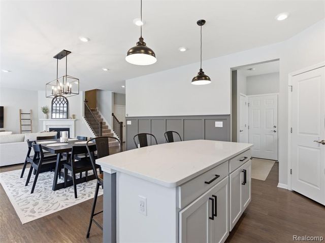 3861 Summit Drive, Sterling Heights, MI 48314