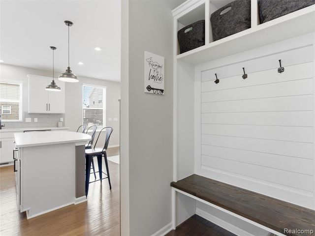 3861 Summit Drive, Sterling Heights, MI 48314