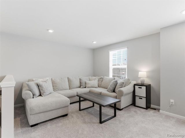 3861 Summit Drive, Sterling Heights, MI 48314