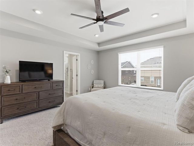 3861 Summit Drive, Sterling Heights, MI 48314