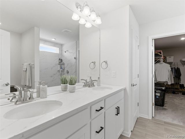 3861 Summit Drive, Sterling Heights, MI 48314