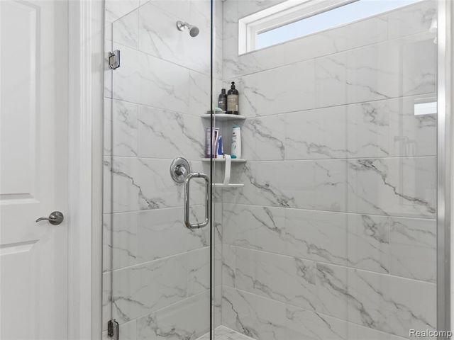 3861 Summit Drive, Sterling Heights, MI 48314