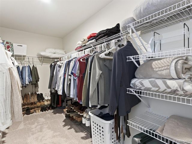 3861 Summit Drive, Sterling Heights, MI 48314