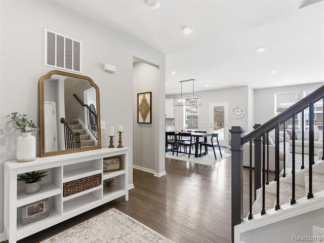 3861 Summit Drive, Sterling Heights, MI 48314