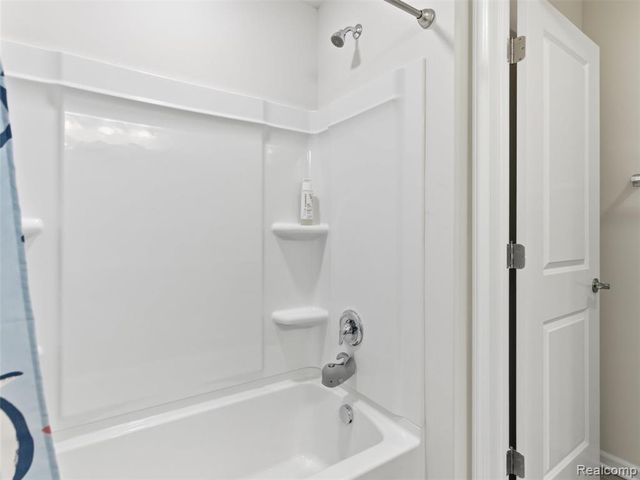 3861 Summit Drive, Sterling Heights, MI 48314