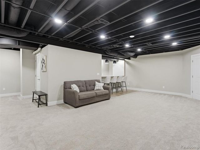 3861 Summit Drive, Sterling Heights, MI 48314