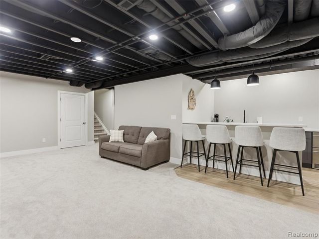 3861 Summit Drive, Sterling Heights, MI 48314