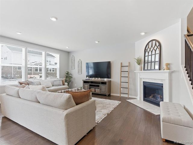 3861 Summit Drive, Sterling Heights, MI 48314