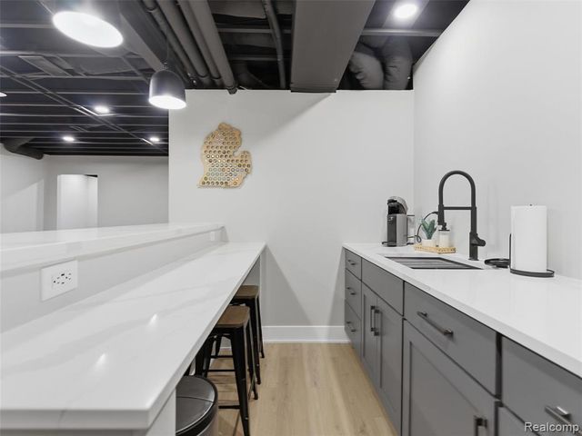 3861 Summit Drive, Sterling Heights, MI 48314