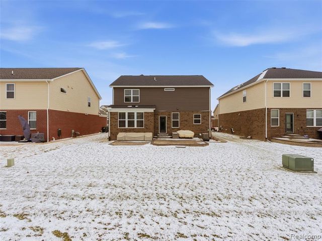 3861 Summit Drive, Sterling Heights, MI 48314