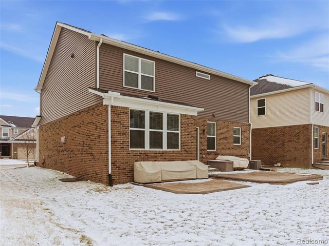 3861 Summit Drive, Sterling Heights, MI 48314