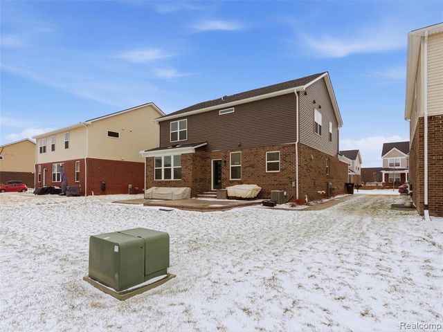 3861 Summit Drive, Sterling Heights, MI 48314