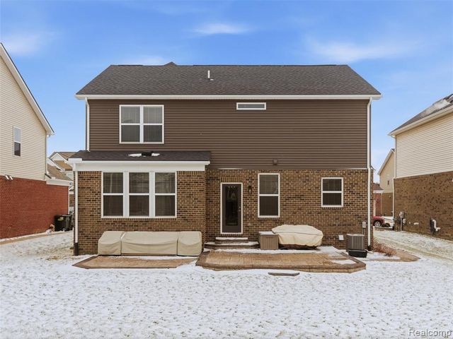 3861 Summit Drive, Sterling Heights, MI 48314
