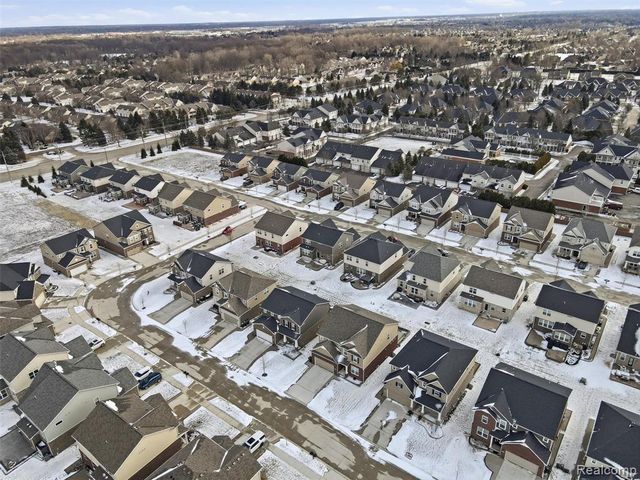 3861 Summit Drive, Sterling Heights, MI 48314