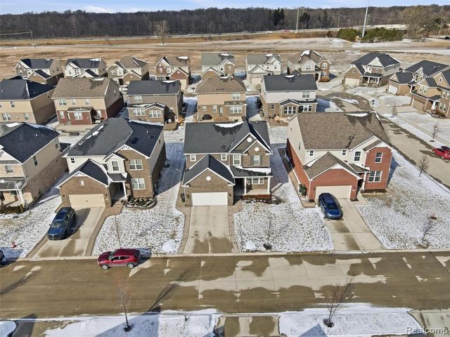 3861 Summit Drive, Sterling Heights, MI 48314