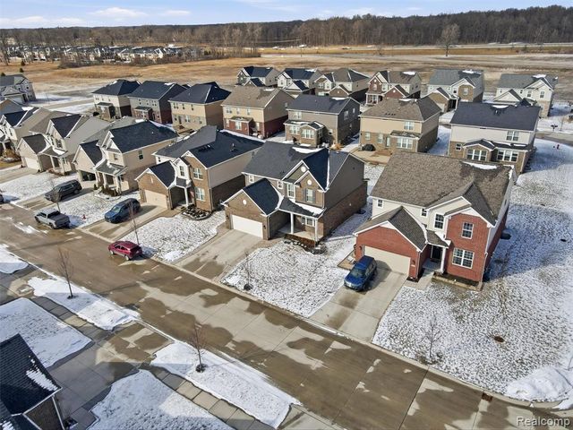 3861 Summit Drive, Sterling Heights, MI 48314