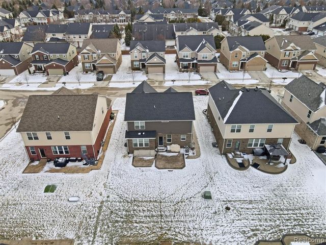 3861 Summit Drive, Sterling Heights, MI 48314