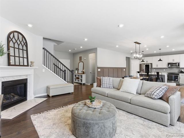 3861 Summit Drive, Sterling Heights, MI 48314