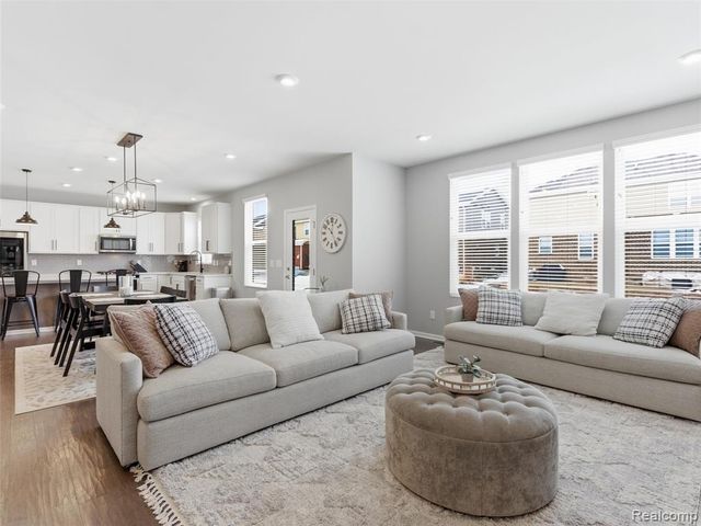 3861 Summit Drive, Sterling Heights, MI 48314