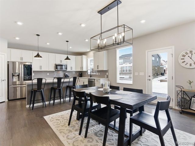 3861 Summit Drive, Sterling Heights, MI 48314