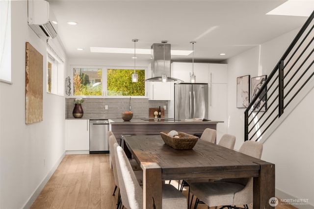 104 -A 19th E, Seattle, WA 98112