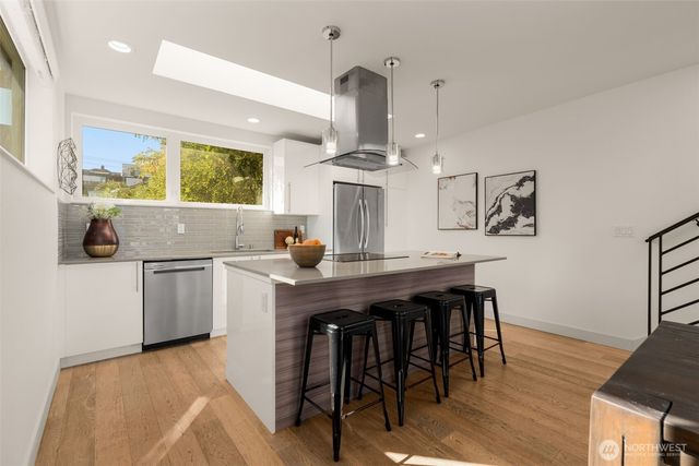 104 -A 19th E, Seattle, WA 98112