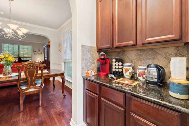 943 Monticello Drive, Burleson, TX 76028