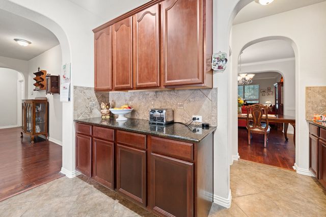 943 Monticello Drive, Burleson, TX 76028