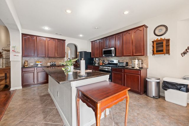 943 Monticello Drive, Burleson, TX 76028