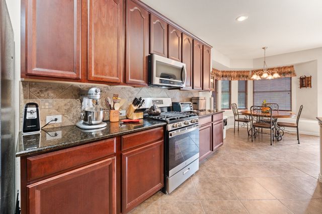 943 Monticello Drive, Burleson, TX 76028